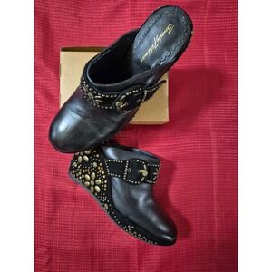 Beverly Feldman Studded Clogs Size 8M Buckle, Studs & Crystals  (S2060)